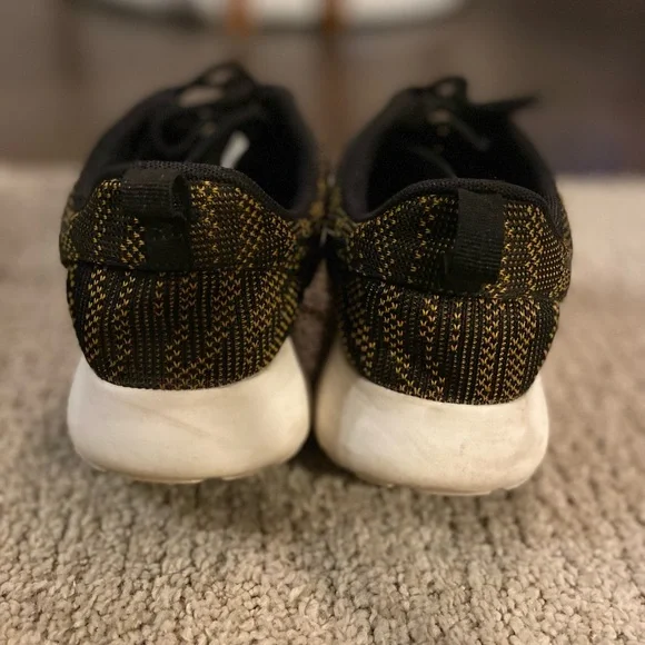 Nike Roshe Run Knit Jacquard Sneaker in black and yellow lace up y2k size 6.5 - Picture 5 of 9
